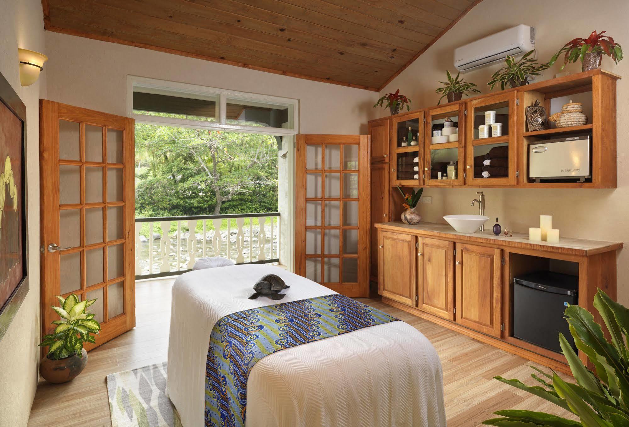 Rosalie Bay Resort Exterior photo
